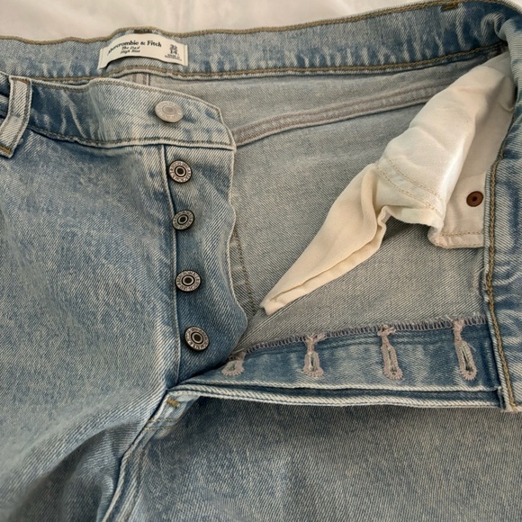 AF The Dad High Rise Destroyed Light Wash size 32 / 14L - Picture 3 of 8